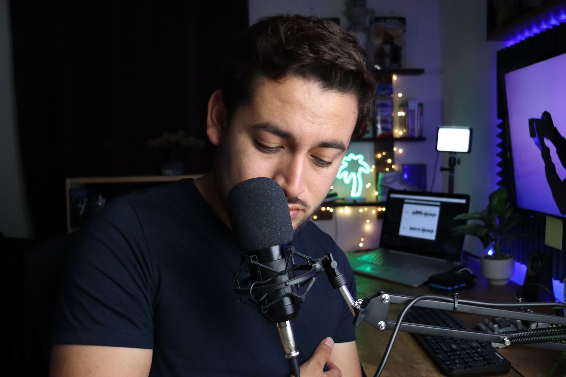 Man recording podcast in a modern home studio in Santiago de Querétaro, México.